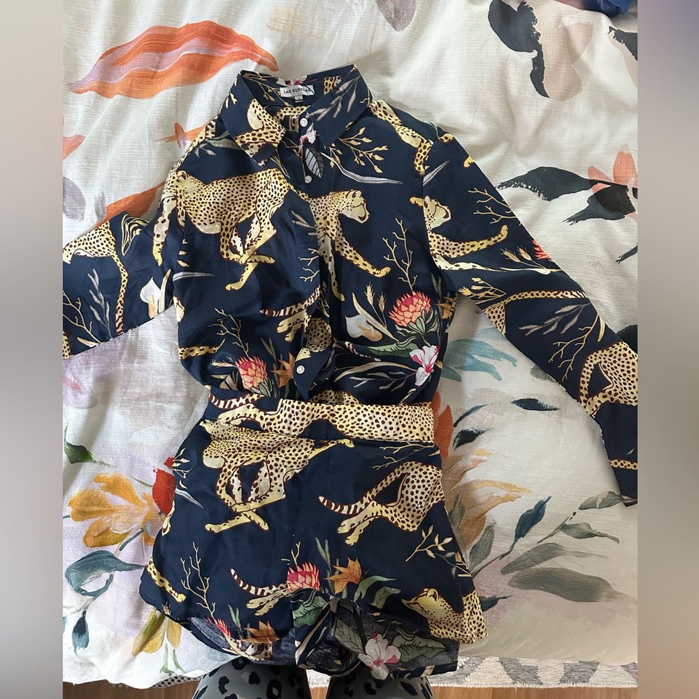Las Surenas button-up shirt and shorts